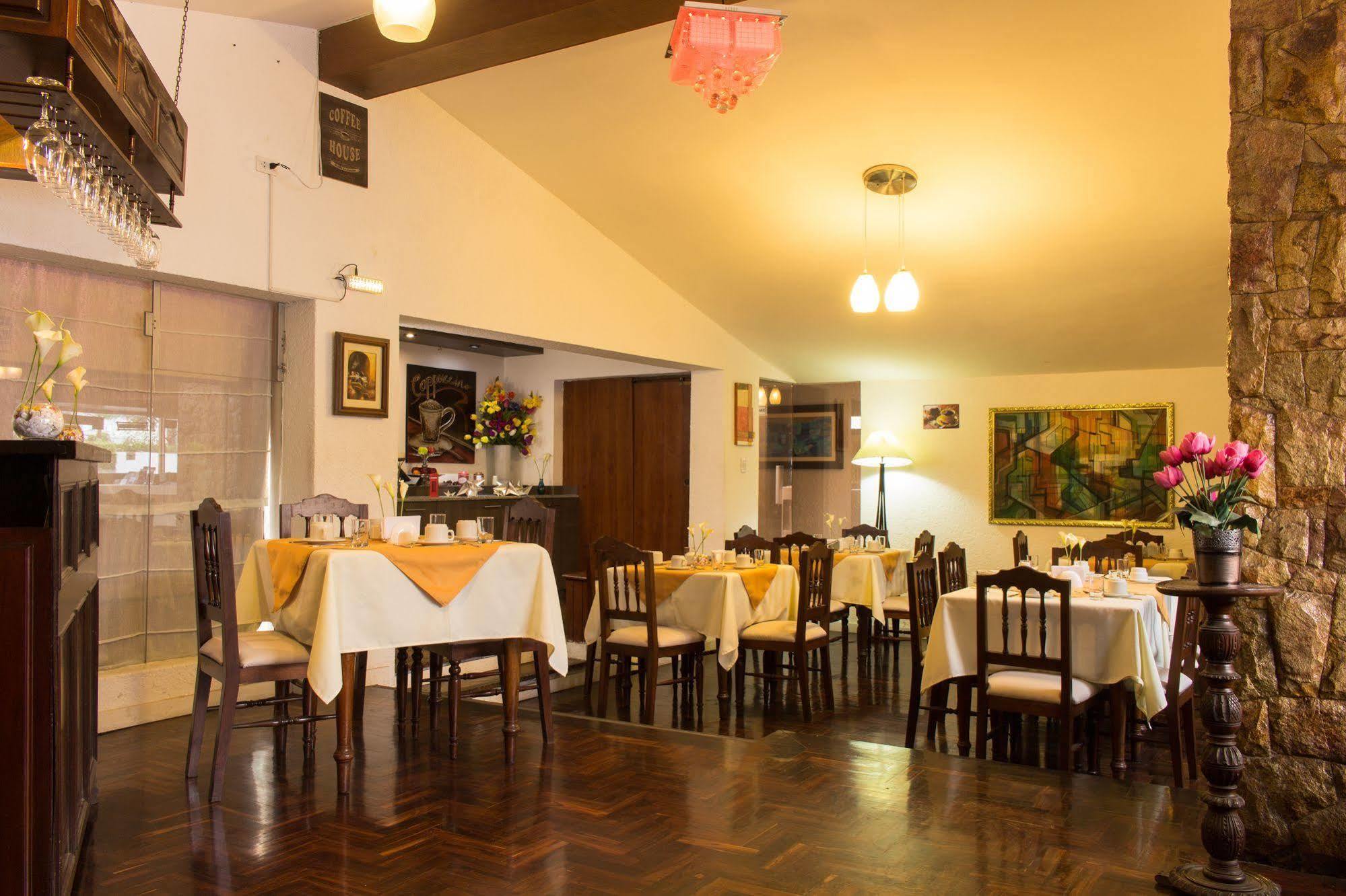 Hotel Country Trujillo Encalada Exterior foto